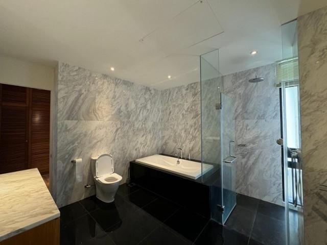 The Colonnade Apartment For Rent, $19,604, 3 Bed 4 Bath 3,617 sqft $5.42 psf