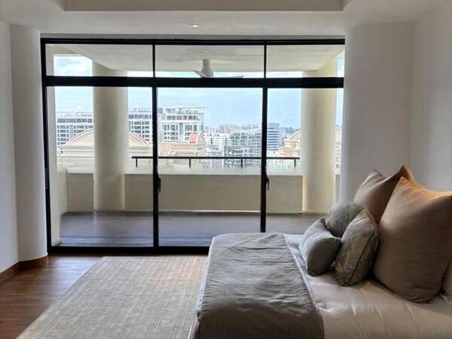 The Colonnade D10, Condominium