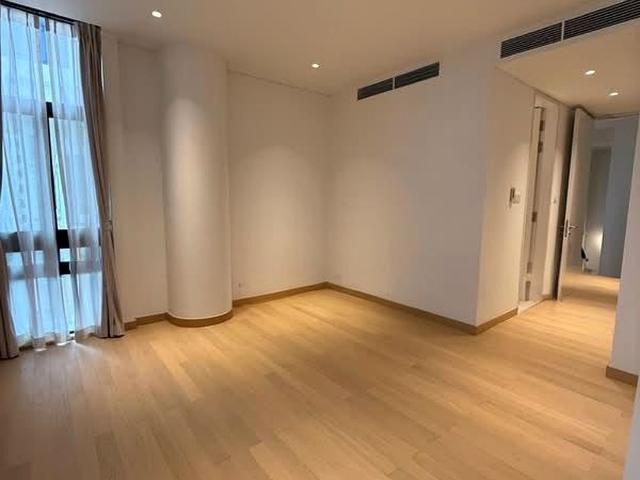 The Colonnade D10, Condominium