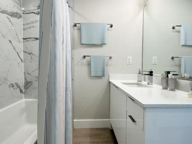 The Colonnade 1 Bedroom Apartment for Rent at 131 Bloor St W, Toronto, ON M5S 1S3 Bay Street Corridor