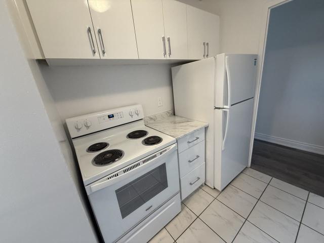 The Cavendish 2 Bedroom Apartment for Rent at 3125 Queen Frederica Dr, Mississauga, ON L4Y 3A6 Applewood