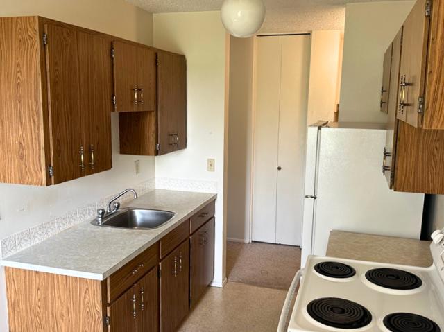 The Cedars Apartments 1 Bedroom Apartment for Rent at 10601 100 St, Grande Prairie, AB T8V 4S5 V.L.A