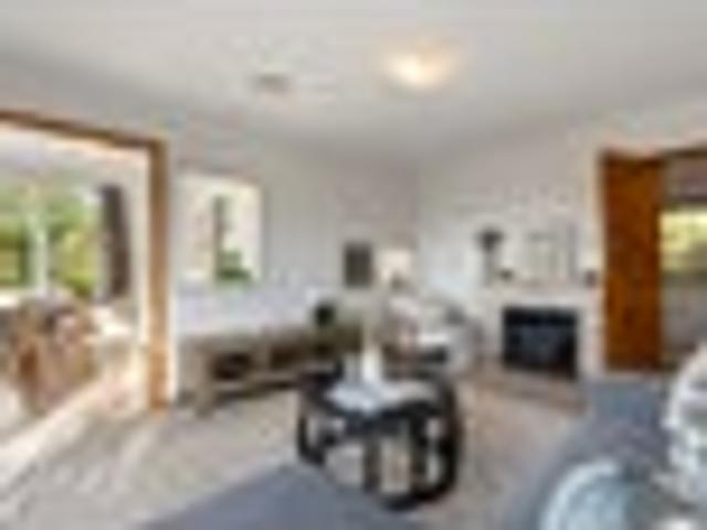 The Classic Kiwi Home: Sun, Space & Character!