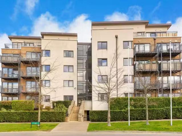 The Crescent, Carrickmines Manor, Carrickmines, Dublin 18, D18.