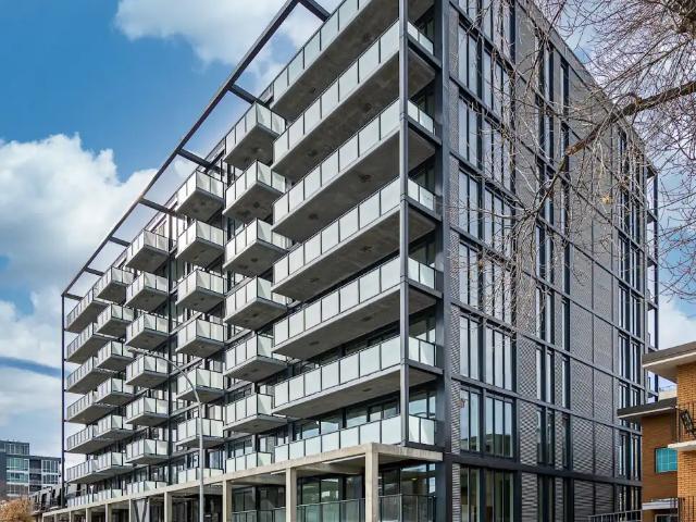 The Annex in Kensington 1 bedroom + den condominium Unit