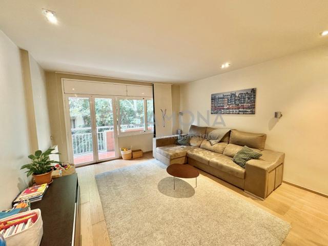 The Apartment Is Sold With A Long Term Tenant Who Pays 1.750. 109m² Barcelona