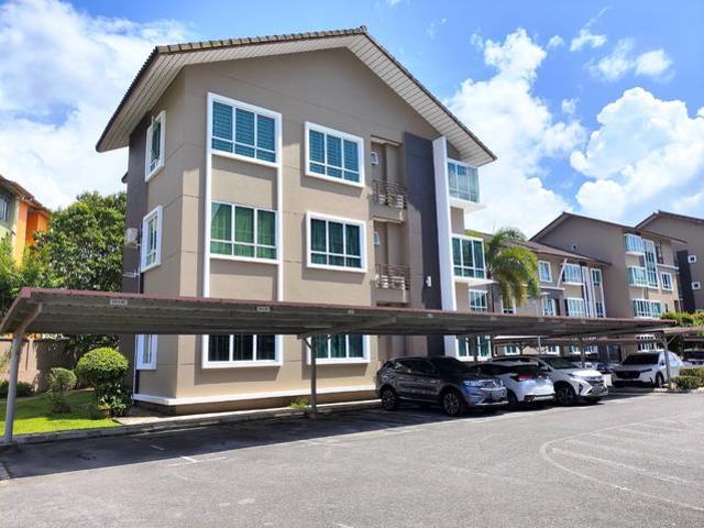 The Arcardia Apartment Newly Repainted Corner Ground Floor Unit
