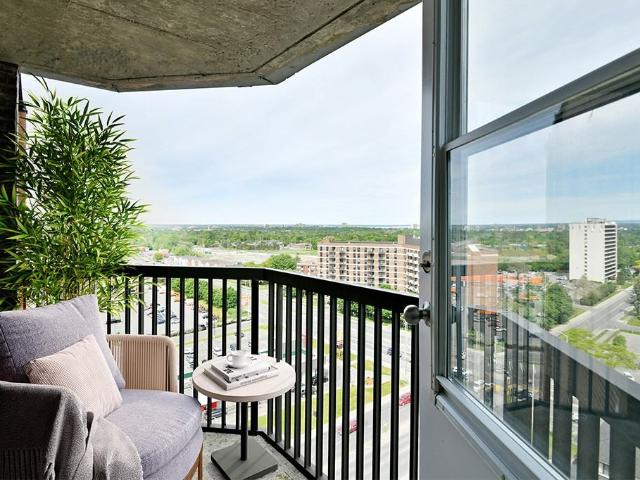 The Aventura 2 Bedroom Apartment for Rent at 20 & 20 Deerfield Drive, Nepean, ON K2G 4L2