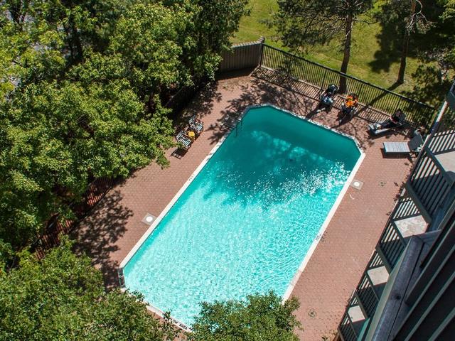 The Aventura 2 Bedroom Apartment for Rent at 20 & 20 Deerfield Drive, Nepean, ON K2G 4L2