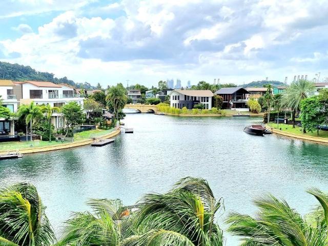 The Berth By The Cove D4, Condominium