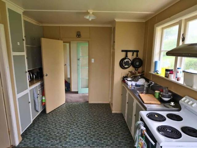 Sunny, Family Friendly Semi Detached Home with Fenced Backyard