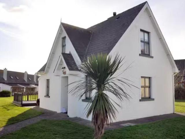 The Birds Nest, 32 Sandeel Bay Cottages, Hookless Village, Fet.