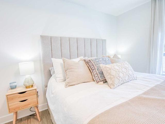 The Bradshaw on Bank Studio Apartment for Rent at 1050 Bank St, Ottawa, ON K1S 3X2 Old Ottawa South
