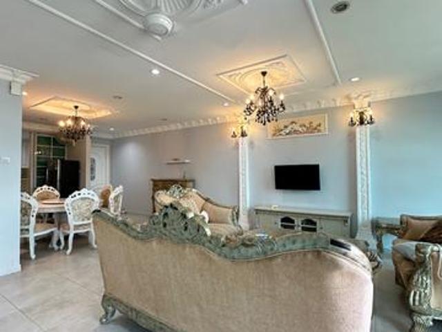 The Brezza Condominium 1250sqft 1 Car Park Renovated