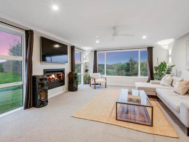 2 WINGS. 5 BEDROOMS. ENDLESS FLEXIBILITY!