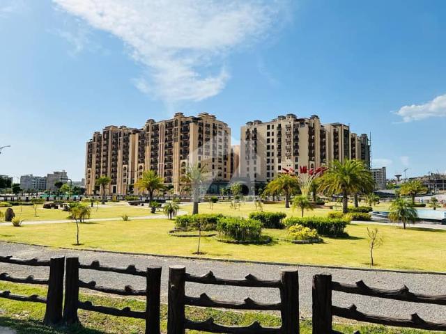 The Galleria 3 Bed Apartment 1695 Square Feet Brand New on 6th Floor Sun facing Available for Sale