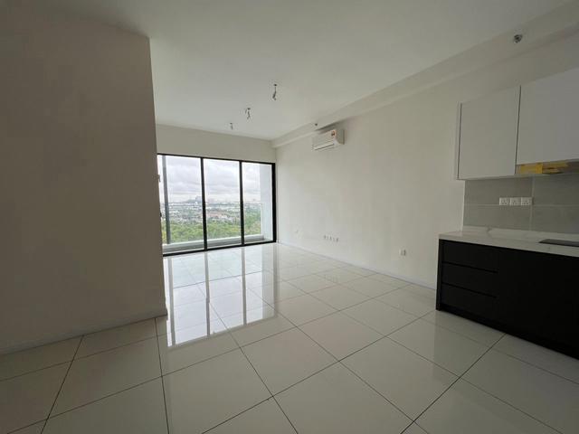 The Glenz Glenmarie Partially Furnish Beside LRT 3 Station For Rent