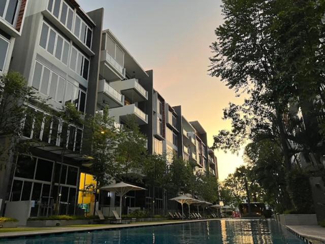The Greenwich Condominium For Sale, $930,0001 Bath 603 sqft $1,542.00 psf