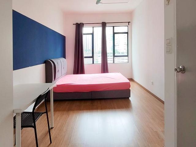 The Greens Master Room with Private Bathroom @ Subang West