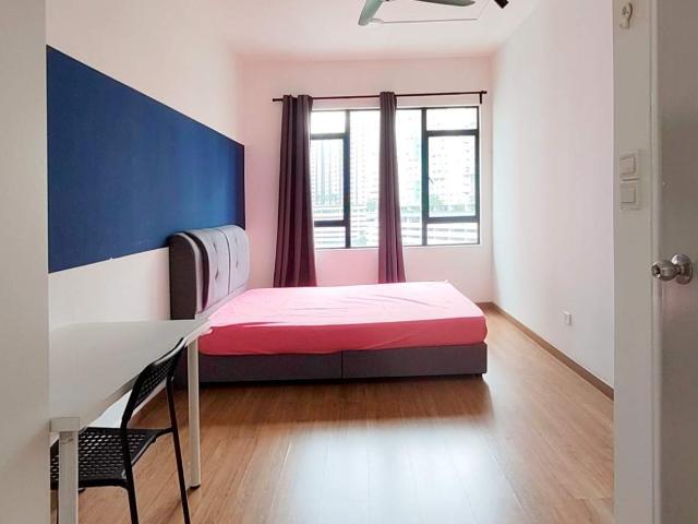 The Greens Master Room with Private Bathroom @ Subang West