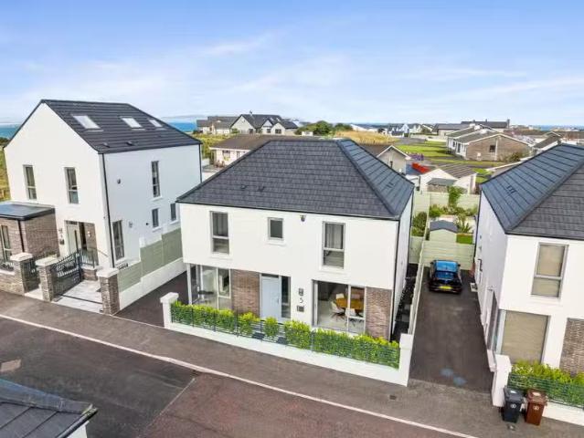 The Dunluce, Nursery Mews