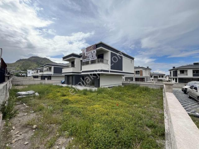 The Duru Team Altınoluk Atlas Koleji Arkası 6+1 Lüx Villa!