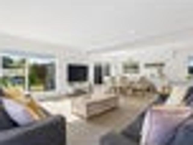 Modern Comfort, Easy Care Appeal