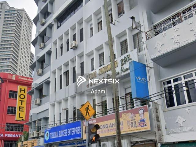 The Echelon Apartment located at 5 mins drive from saradise most happening area Extra large balcony Sell with Fully Furnished just pack ur luggage and move in