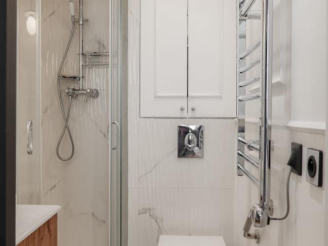 The Elegant Pétrarque Chic, Quiet, Trocadéo, Paris Amsterdam Apartments for Rent