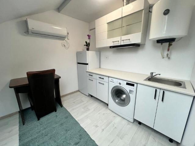 The elegant studio to rent at the attic, 10 minutes to walk UMF