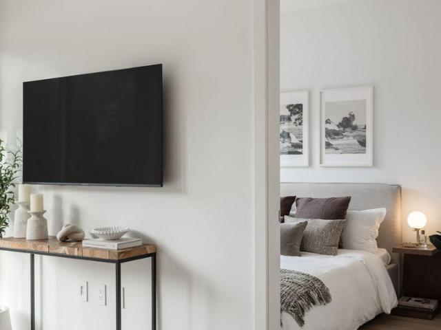 The Elms 1 Bed + Den [object Promise] for Rent