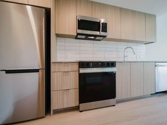 The Elms — Urban 1 Bed + Den