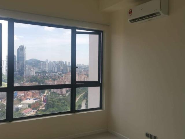 The Era Fully Furnish Middle Room For Rent