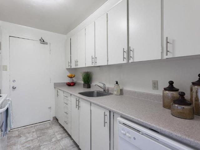 The Faircrest 1 Bedroom Apartment for Rent at 1833 Frobisher Lane, Ottawa, ON K1G 0E8 Riverview
