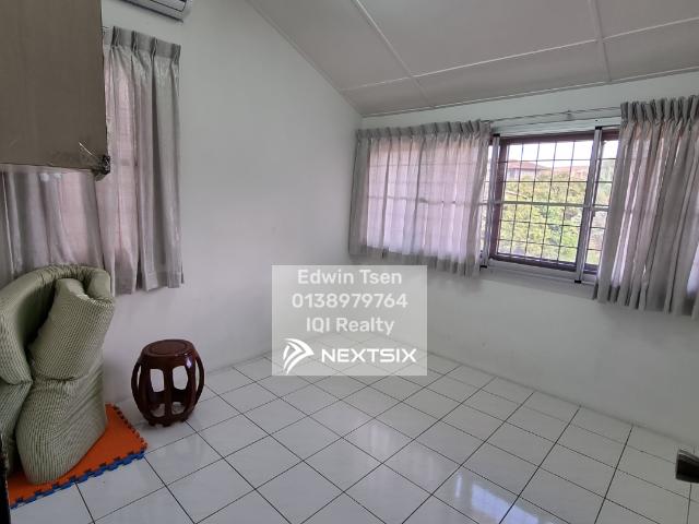 The Haute Duplex Penthouse For Sale @ Datuk Keramat, Gurney Near MinDef, Jalan Semarak Property Details: 3+1 Bedroom 2 Bathroom Build Up Area: 1862sqft Brand New KLCC, TRX, KL tower City View Amenities: UTM, LRT Station Datuk Keramat, TIDM, Perkeso Good condition 99% New 1 Block with Super Low Density Total 274 units only Post with actual photo Best buy Price can be slightly nego If there is any inquiries or interested for viewing, kindly contact: Kelvin Leong REN11793 016 635 6 Sales Team Leade