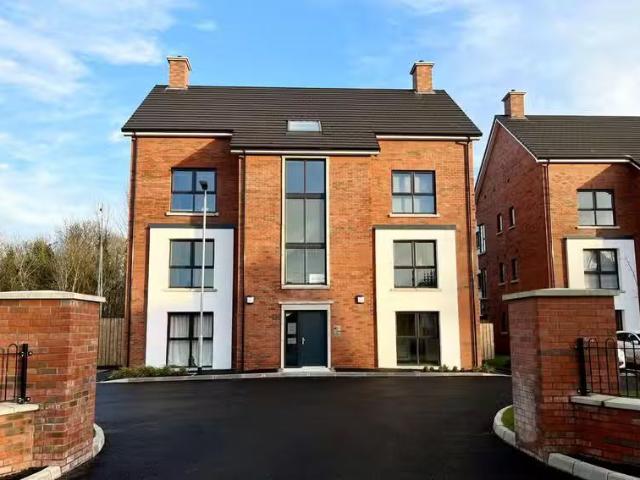 The Hazel, 70 Loughshore Manor