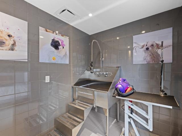 The Hampton 2 Bedroom Apartment for Rent at 101 Roehampton Ave, Toronto, ON M4P 2W2 North Toronto