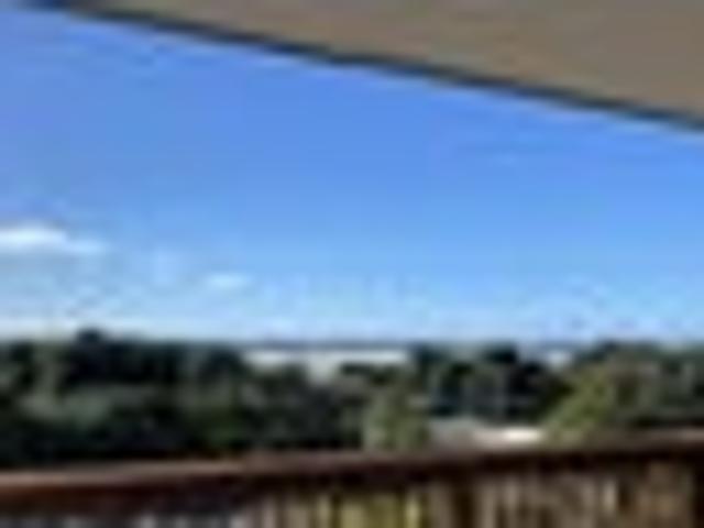 The Ideal Beach Bach –Location & Views