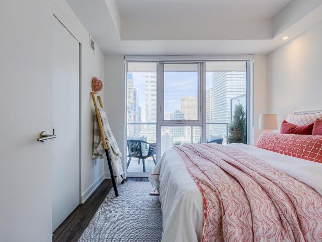 The Ivy 3 Bedroom Apartment for Rent at 8 Gloucester St, Toronto, ON M4Y 0H8 The Village