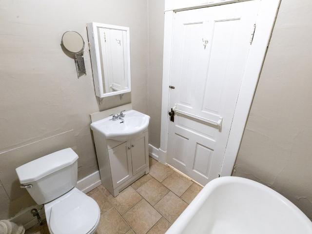 The Junction Studio Apartment for Rent at 1339 10 Ave Se, Calgary, AB T2G 0W8 Inglewood