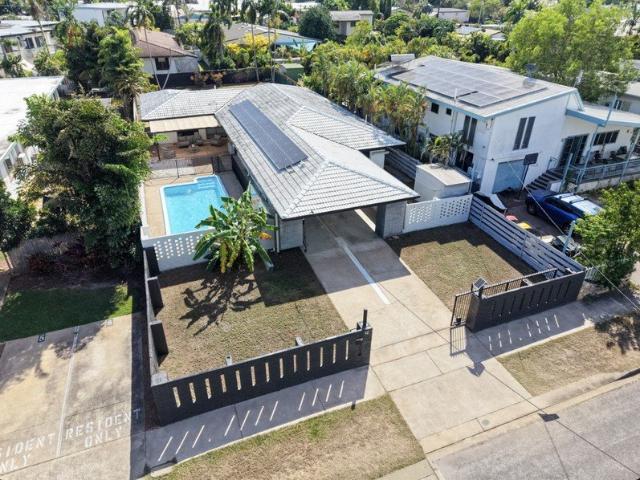 The One You've Been Waiting For Vacant And Ready To Move In | 947sqm of Space, Style & Lifestyle