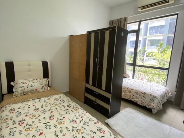 The ONLY FEMALE Shared Room with own Privacy Free Utilities @ Utropolis Glenmarie