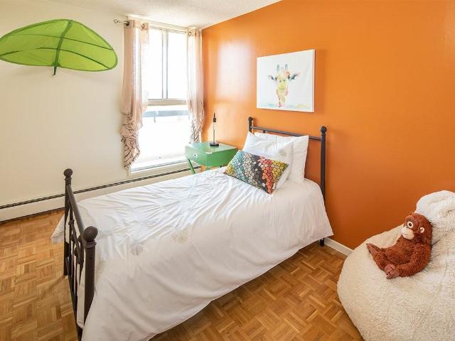 The Oaks Apartments 2 Bedroom Apartment for Rent at 2995 Albion Rd N, Ottawa, ON K1V 8Z2