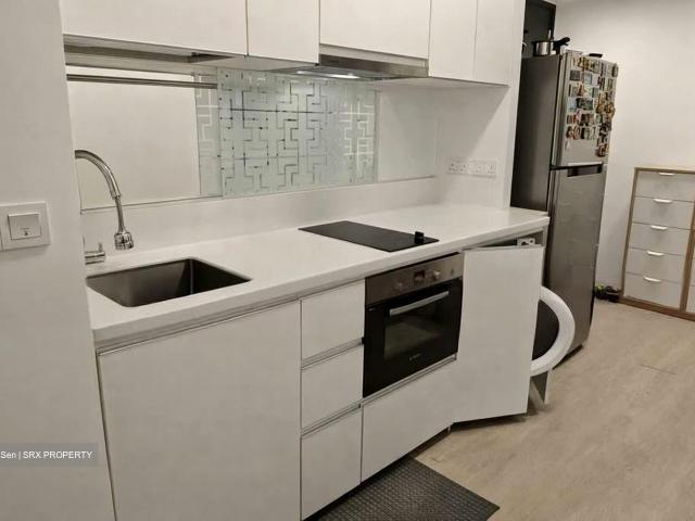 The Orient D5, Apartment