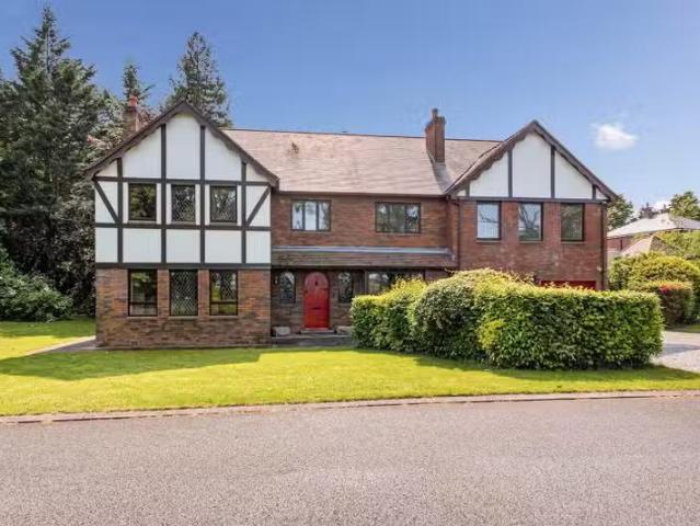 The Lodge, 1 Sandringham Court