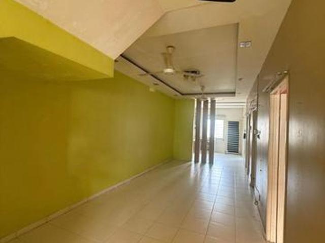 The Lake Residence Puchong townhouse low floor Below Market Full Loan