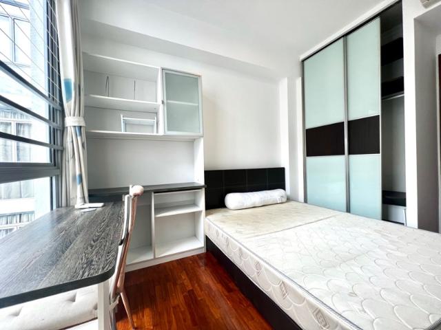 The Lakeshore Condominium Room Rental, $1,350, 1 Bed 2 Bath 110 sqft $12.27 psf
