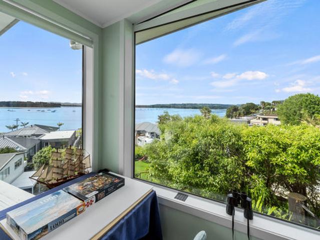 The Lighthouse Omokoroa Holiday Home