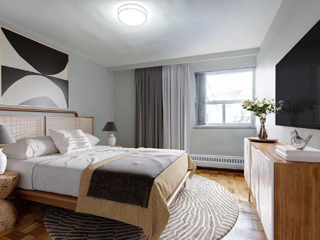 The Links Road 2 Bedroom Apartment for Rent at 24 Lord Seaton Court, Toronto, ON M2P 1T6 York Mills