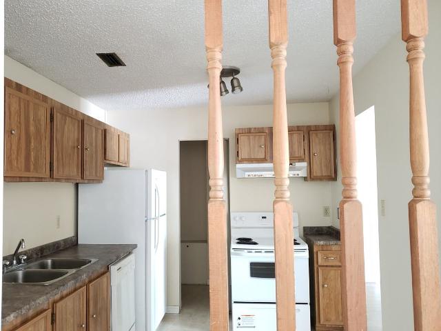 The Maples 2 Bedroom Home for Rent at 1919 147 Ave Nw, Edmonton, AB T5Y 2K3 Fraser